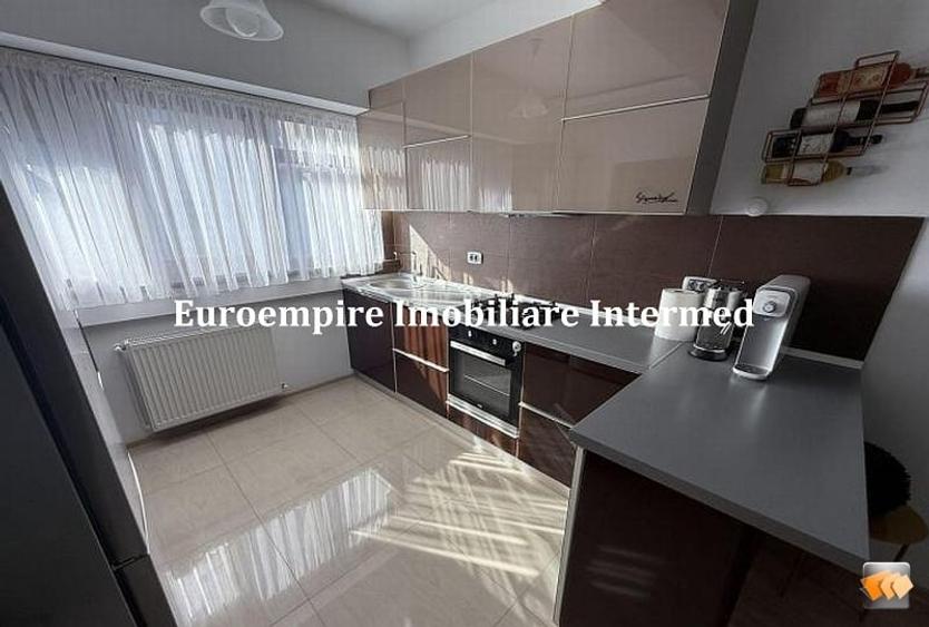 Apartament cu 3 camere decomandat, zona KM 4-5 - 6