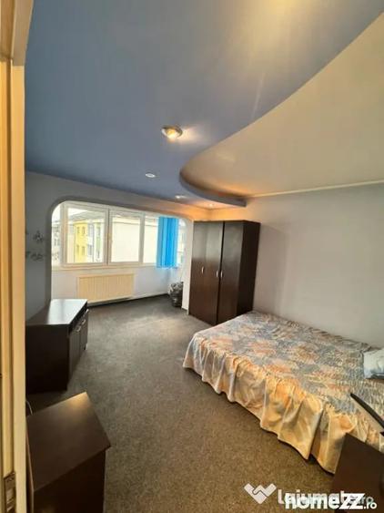 Apartament cu 4 camere decomandat, mobilat în Central
