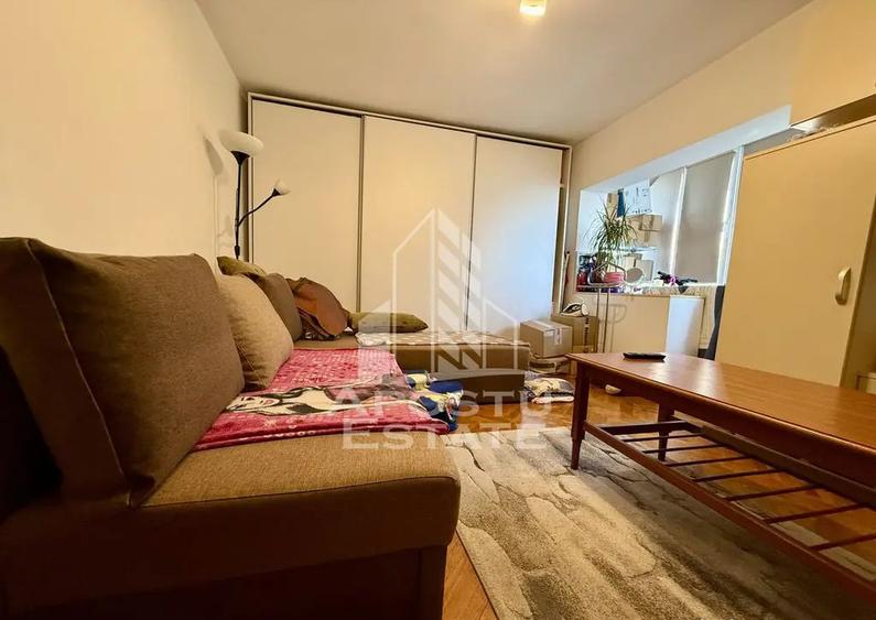 Apartament cu 3 camere, etajul 1, centrala proprie, zona ... - 2