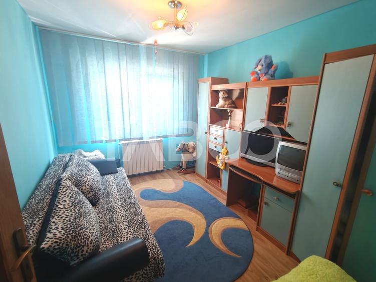 Apartament cu 4 camere decomandat, mobilat în Turnișor