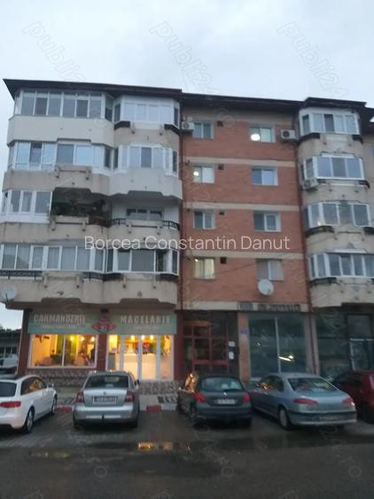 Vand apartament 2 camere decomandat central in Boldesti Scaeni