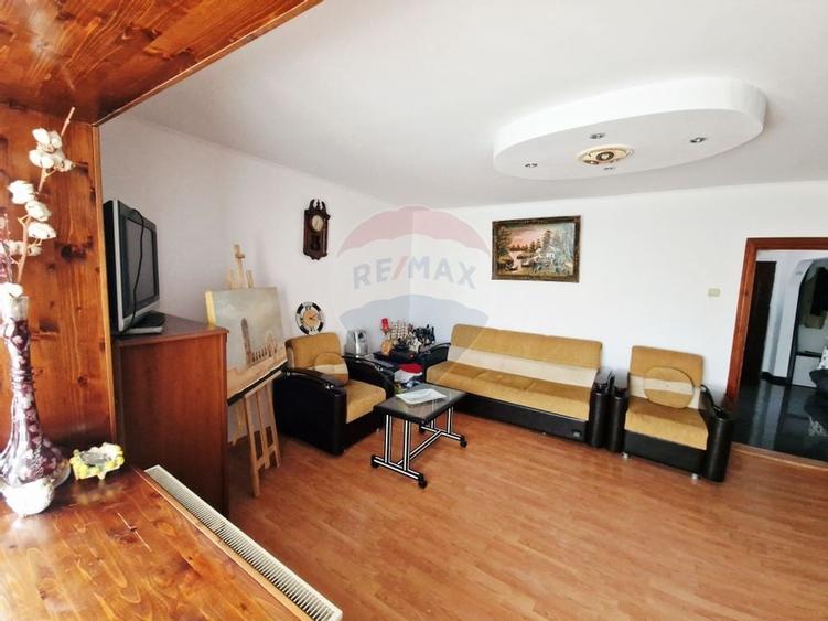 Apartament spațios cu balcon – P. Neamț - 2