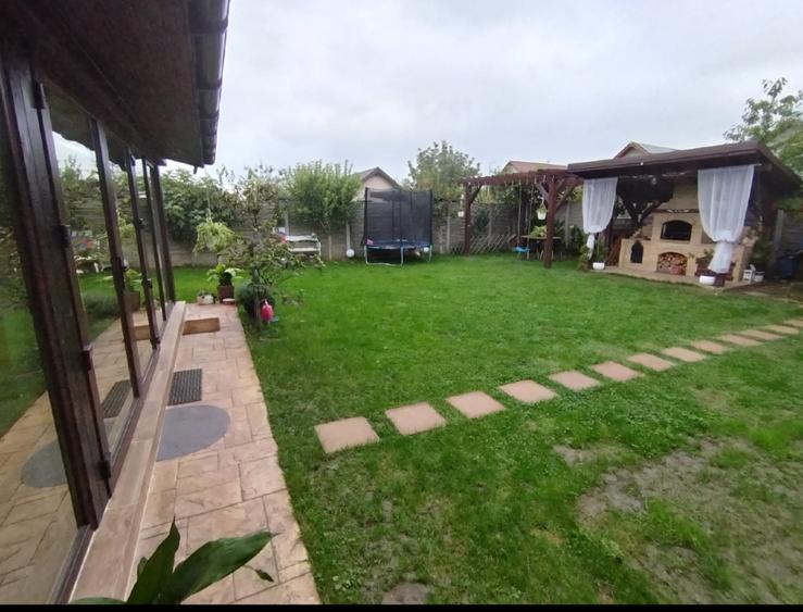 Casa individuală - 4 camere in Utvin  - 8