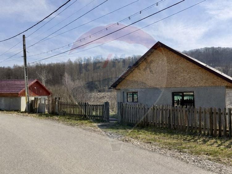 Casă / Vilă cu 3 camere de vânzare, Buhoci, jud Bacău - 2