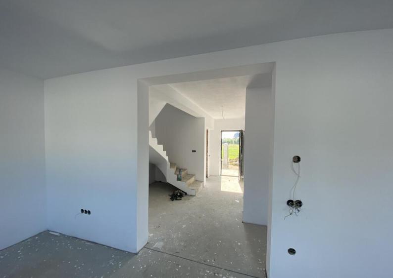 Casa individuala la stadiul de alb Cristian, cartier n - 2