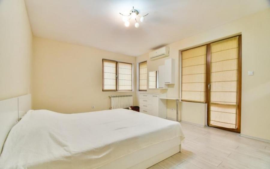 Vanzrae apartament cu 3 camere in zona Aurel Vlaicu - 1