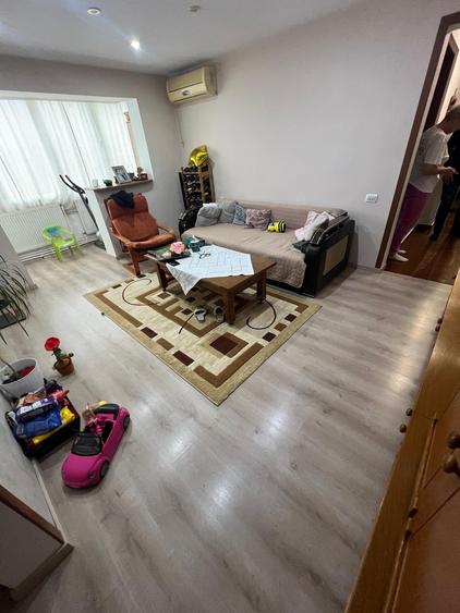 De vânzare – Apartament 3 camere, semi confort I - 1