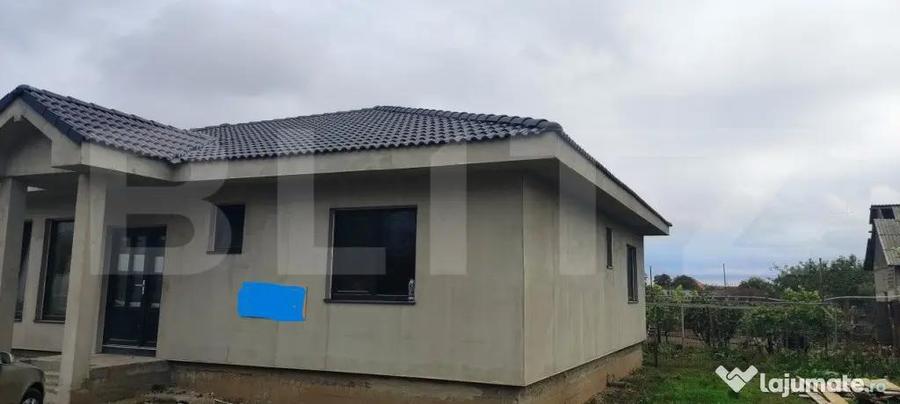 Casa semifinisata cu gard imprejmuitor in Livada de Bihor, l - 1