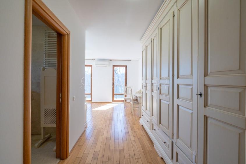 VILA DE LUX - DN1 - Liceul Francez - 9