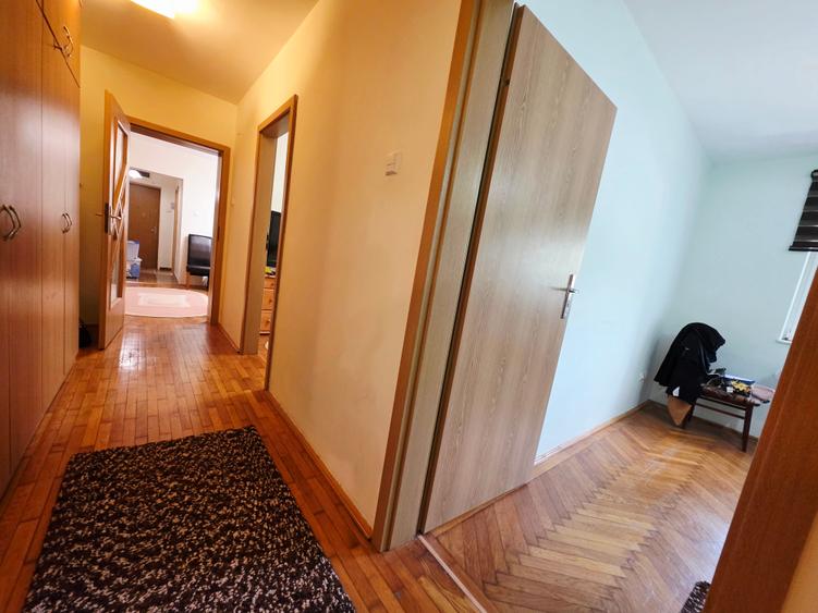 4camere vis a vis de parcul Tabacariei 89mp - 1