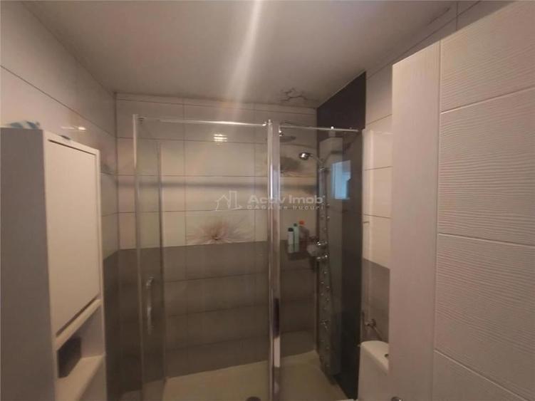 Petrosnita, Casa la Curte cu Garaj si Teren de 900 Mp - 4