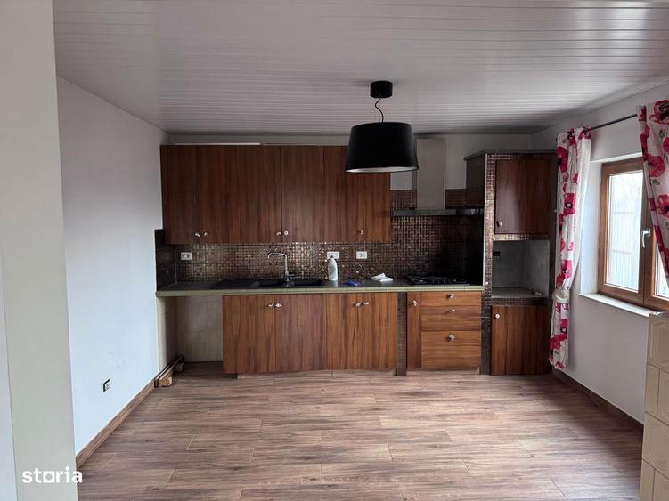 De vanzare casa spa?ioasa cu curte - 5