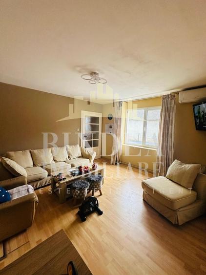 Casa pe principala in Giarmata  737mp teren - 3