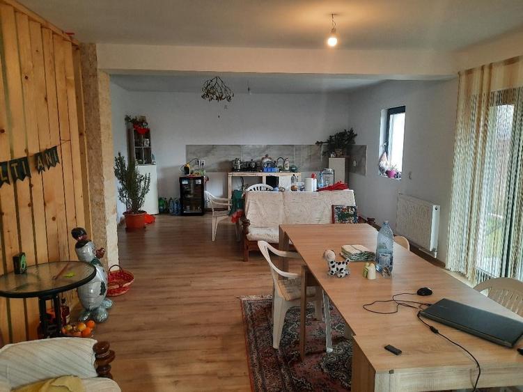 FARA COMISIOANE Tartasesti aproape de asfalt casa  5 camere 3 bai P+1+pod garaj - 2