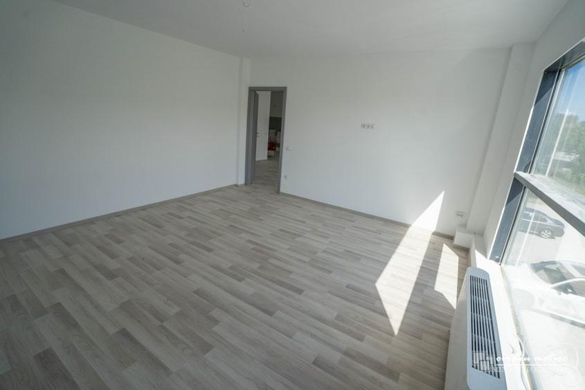 Showroom, birouri si depozit - 12