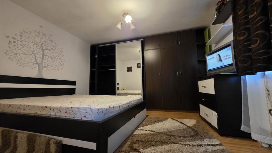 Garsoniera de inchiriat, la curte - 2