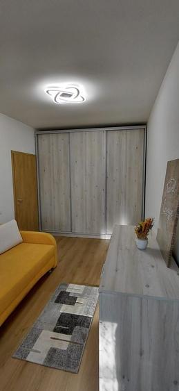 Apartament cu 3 camere semidecomandat, mobilat în Giroc