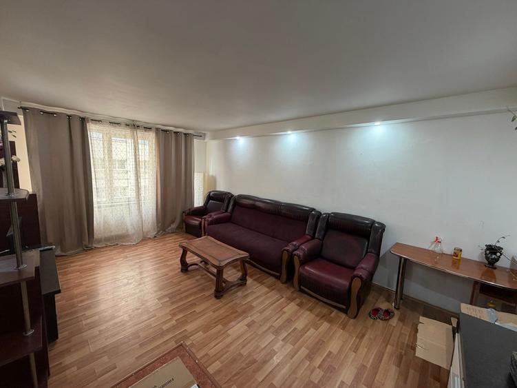 Apt 2 camere mobilate  Calea Victoriei, langa Hotel Radisson, etaj 2, bloc solid - 11