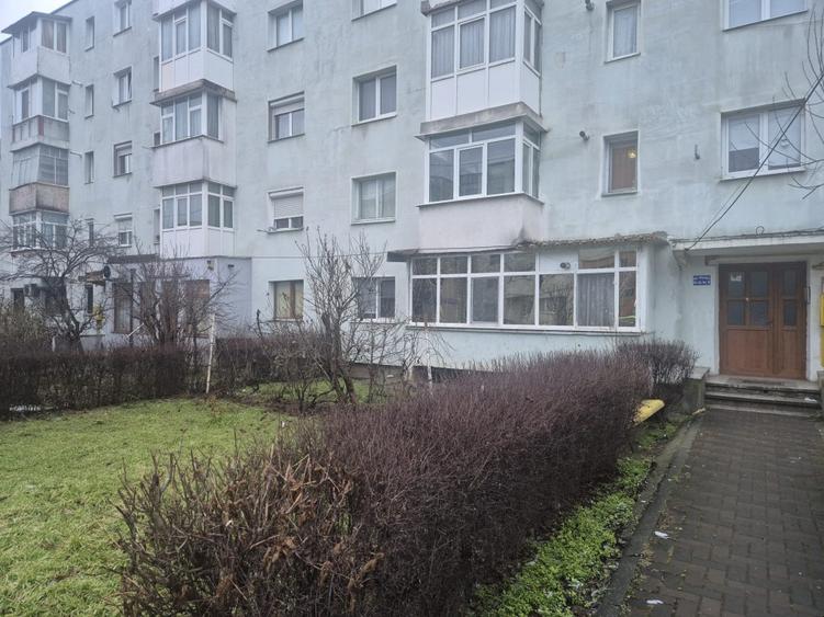 Apartament 2 camere, parter la bulevard, balcon mare – Mioriței - 1