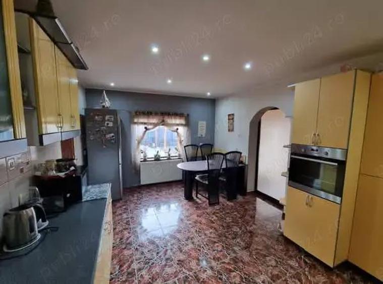 A 38 Proprietarul vinde 2 case cu 510 mp teren in ?erbane?ti Bacau - 1