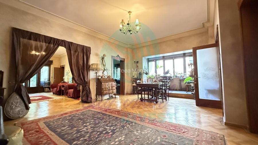 Apartament interbelic cu grădină și garaj