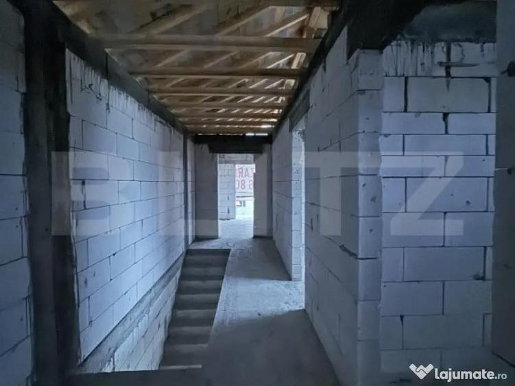 Casa la rosu, cu 4 camere, 145 mp utili, 356 mp teren, zona - 6