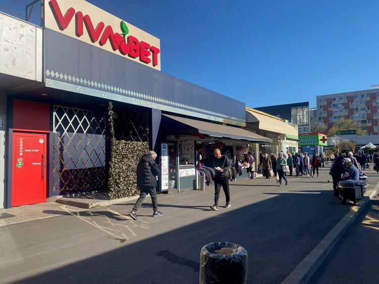 Spatiu comercial de inchiriat in Piata Moghioros, sector 6 - 7