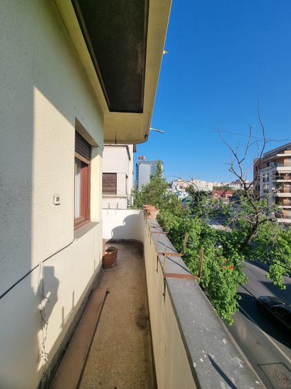 Dacia - 3 Camere - Garaj - Curte - 24