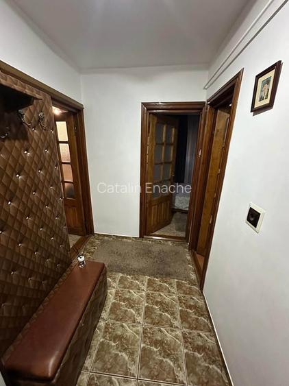 Garsoniera transformata in 2 camere Zona Centrala - parter - 44 mp