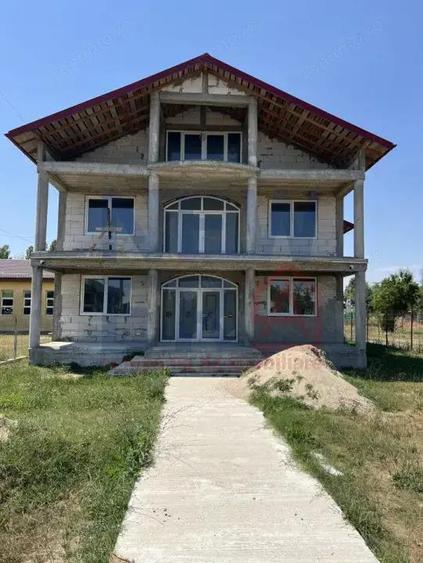 VILA DE VANZARE CORBII MARI - 1