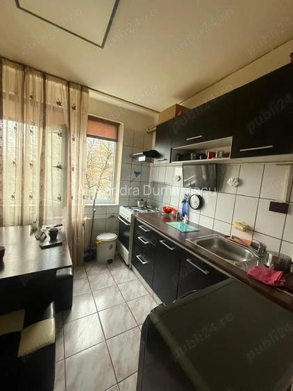 Garsoniera 28 mp, etaj 4 4 Zona Gara Foc?ani ?coala Nr. 7