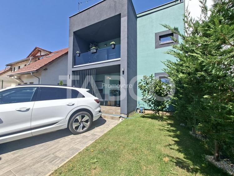 Casa de lux cu 5 camere terasa si curte intr-o zona linistita