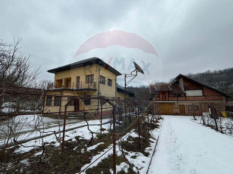 Casă / Vilă cu 6 camere de vânzare - 2