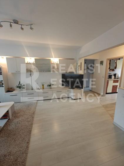 Apartament 4 camere de vânzare - Calea București, Brașov - 1