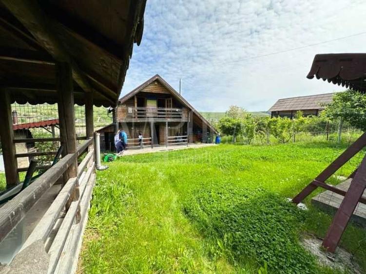 Casa 3 camere de vanzare in Campenesti - 1