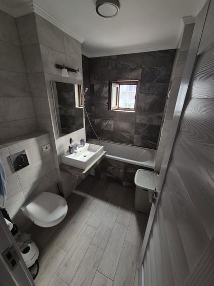 Vand apartament 2 camere in zona Far - 3