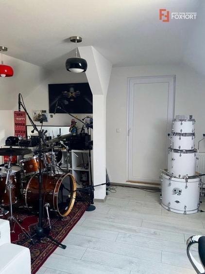 Casa individuala 5 camere si 4 locuri de parcare in Giroc - 17