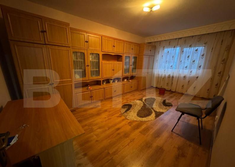 Apartament de vanzare 3 camere, etaj 4/5, zona Bradet - 3