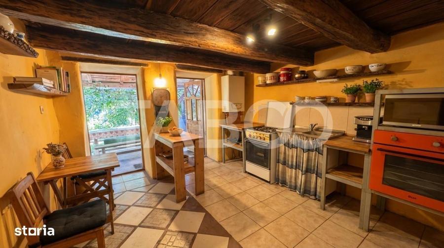 Casa de vanzare cu curte spatioasa loc relaxare si gradina Cornatel - 4