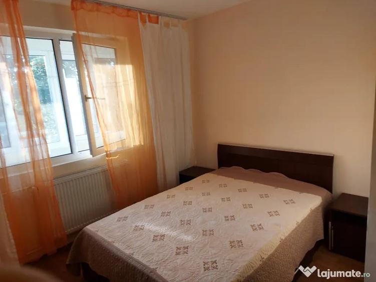 Apartament cu 3 camere semidecomandat în Crângași