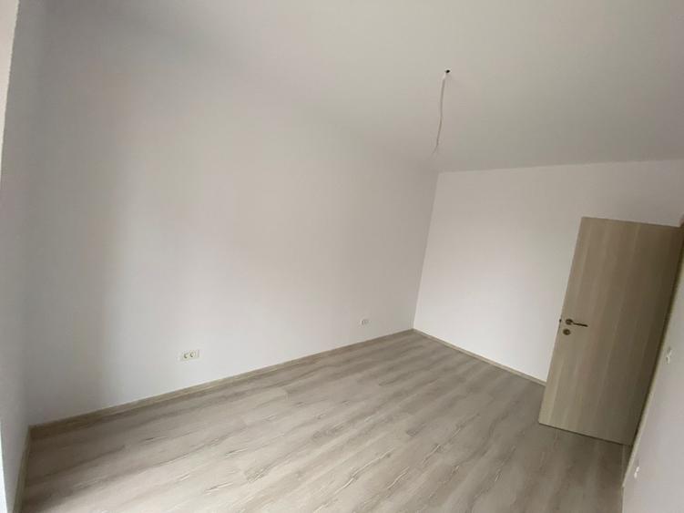 Apartament cu 2 camere semidecomandat în Girocului