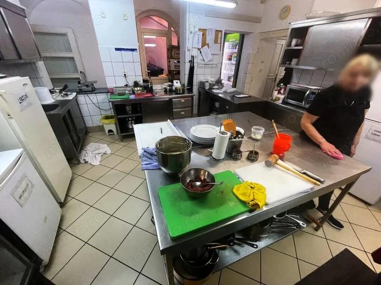 Casă cu 6 camere cu Teren 700 Mp în Central
