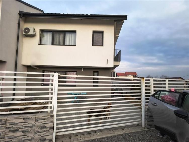 Casă individuală cu 5 camere cu Canalizare în Mogoșoaia
