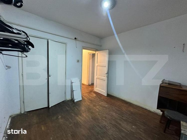 Apartament cu 3 camere semidecomandat în Rovine