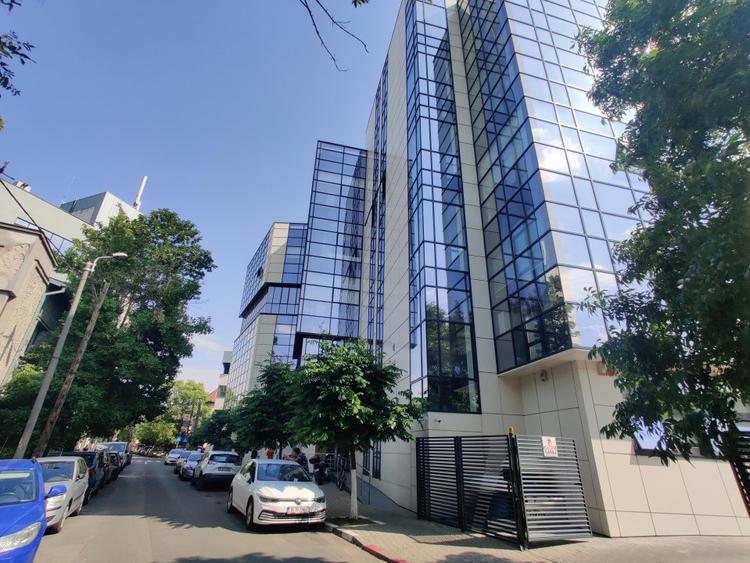 Birou, de 360 mp, în P-ța Muncii