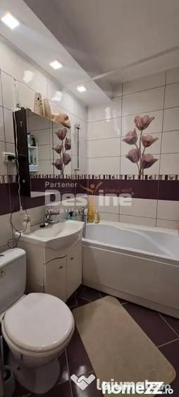 Apartament cu 3 camere semidecomandat în Tătărași