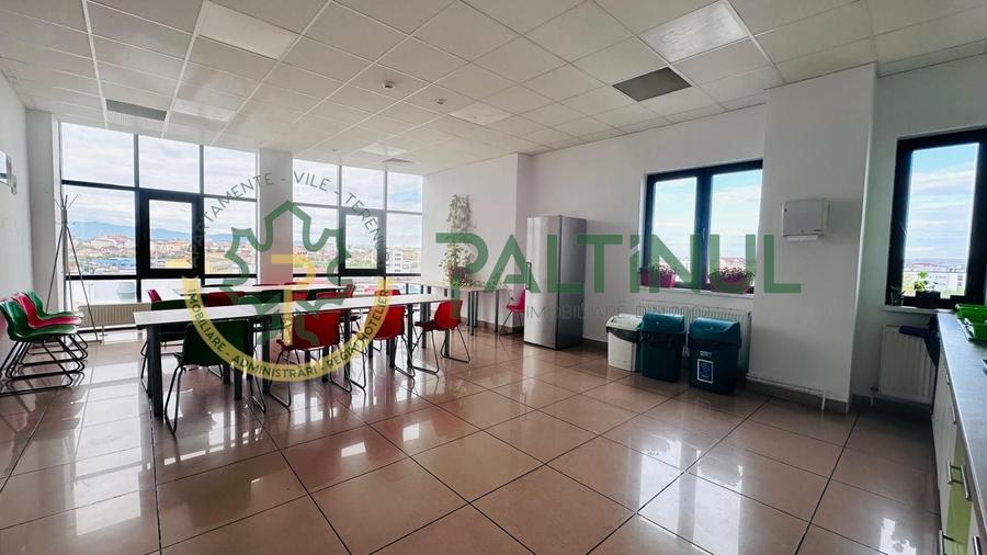 Birou, de 380 mp, în Central