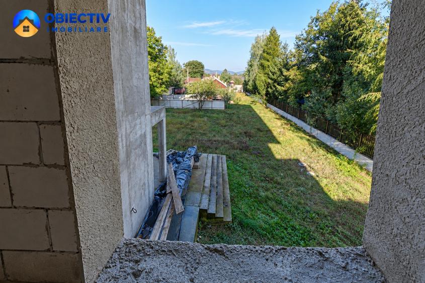Casă individuală cu 5 camere cu Teren 1400 Mp în Central