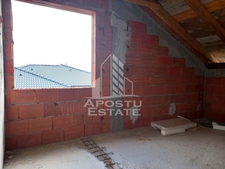 Casă individuală cu 5 camere cu Canalizare în Șofronea