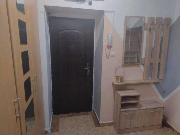 Garsonieră decomandată, mobilată în Tei